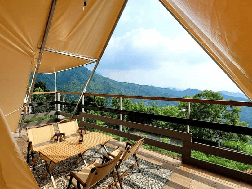 帳棚外坐椅看台中山景