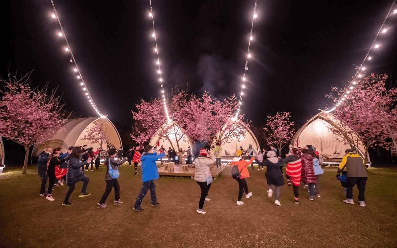 泰雅族舞蹈體驗：白蘭舞蹈與旅客一起跳舞