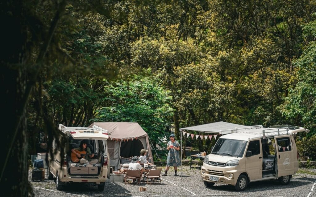 2台Ventel網美露營車與露營帳篷